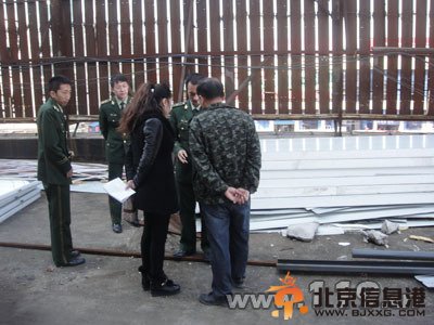 監(jiān)督員深入酒店裝修工程開展消防安全檢查