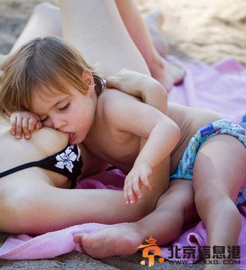 媽媽哺乳別看<a href='http://m.se0552.com/ent/dianshi/' target='_blank'><u>電視</u></a> 影響BB說話