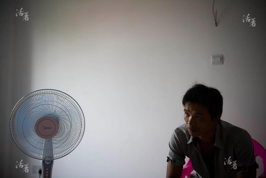 李勇將自己的經歷告訴了媒體，并獲得株洲一間醫院的免費心理治療。心理咨詢室里，醫生告訴李勇，他的社交恐懼癥并不嚴重，只是有輕微的心理障礙，建議他先去找份工作，不要再撿破爛，一開始要允許自己緊張，找些值得托付的朋友，說說心里話。