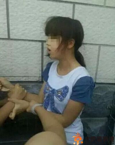 初中女生遭群毆事件詳情 曝女生被扒衣下跪照片