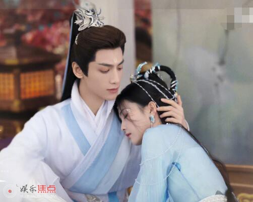 長月燼明為什么三個角色