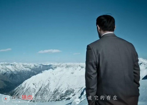 鮫在水中央梁海濤為什么穿西裝