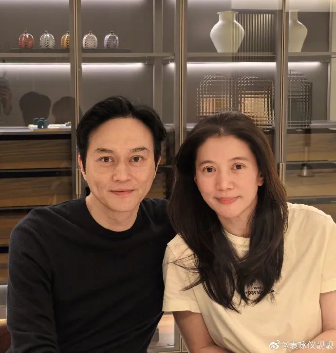 袁詠儀慶祝與張智霖結婚24周年 兩人素顏狀態(tài)好