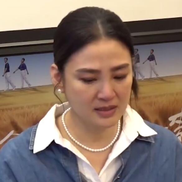 洪小鈴產(chǎn)后首次露面 談父親因流感去世淚崩