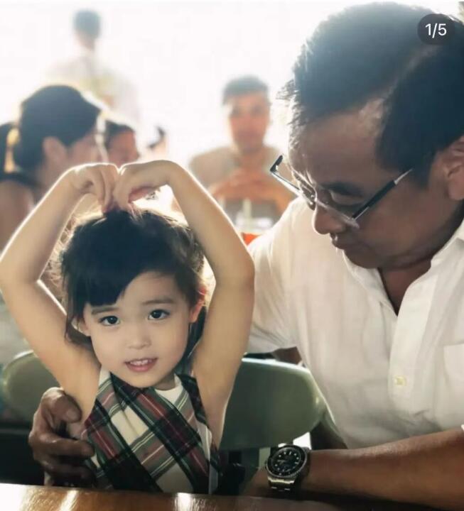 爾冬升與9歲女兒同框合照曝光 老父親滿眼寵溺